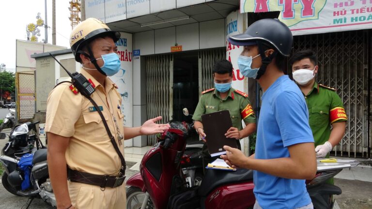 Rủ bạn gần phòng đi mua thức ăn, bị lập biên bản vi phạm Chỉ thị 16