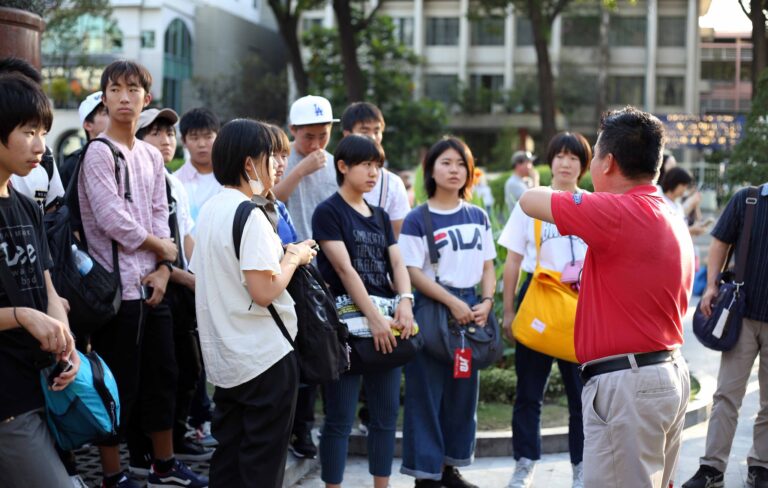 TP.HCM: Viên chức hoạt động nghệ thuật, hướng dẫn viên du lịch nhận hỗ trợ Covid-19 thế nào?