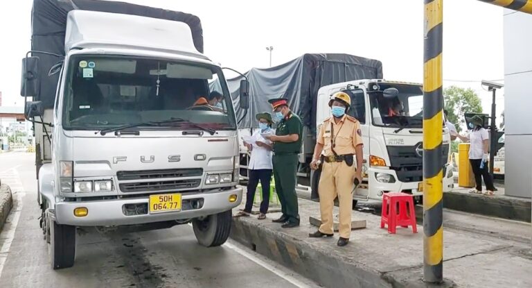 Tiền Giang: Không có giấy xét nghiệm âm tính Covid-19, hàng nghìn xe ‘đứng bánh’ trên cao tốc