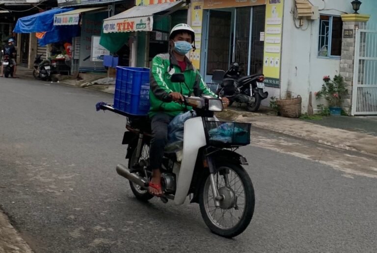 Vĩnh Long: Giãn cách xã hội, shipper chỉ được vận chuyển hàng hóa thiết yếu