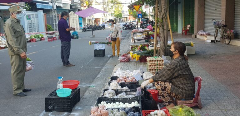 Khánh Hòa: Phát phiếu đi chợ 3 ngày/lần cho dân trong ‘vùng xanh’ Nha Trang