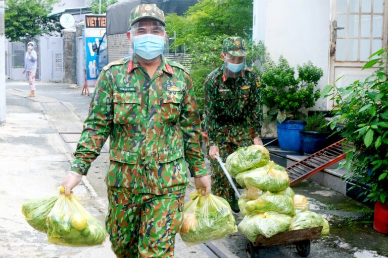 Mục sở thị trung tâm an sinh hỗ trợ nhu yếu phẩm cho người dân TP.HCM