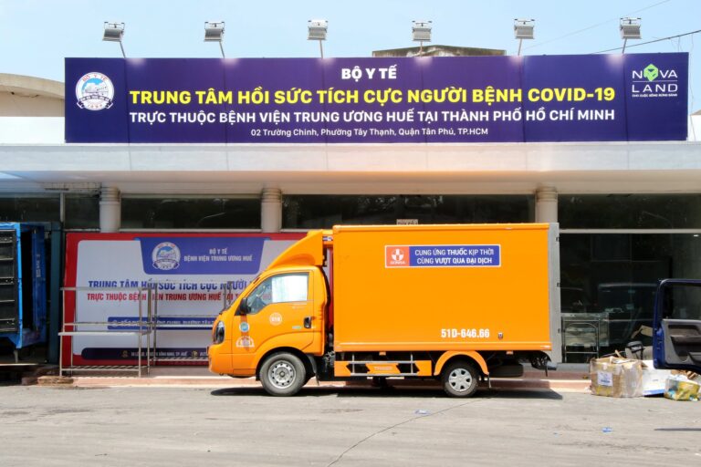 TP.HCM: Bên trong Trung tâm hồi sức tích cực Covid-19 thuộc Bệnh viện dã chiến số 14