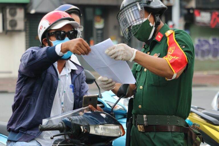 TP.HCM ‘ai ở đâu ở yên đó’: Cách nào để người xuất cảnh đến sân bay Tân Sơn Nhất?