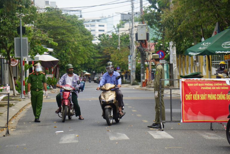 Đà Nẵng: Shipper trung tâm thương mại, siêu thị, cửa hàng tiện lợi đã tiêm vắc xin Covid-19 được hoạt động