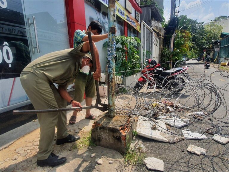 TP.HCM: Tháo dỡ rào chắn, chốt chặn, bớt bí bách