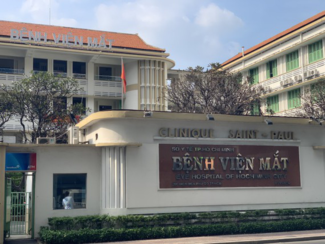 Bắt Phó Giám đốc Bệnh viện mắt TP Hồ Chí Minh và 3 cán bộ