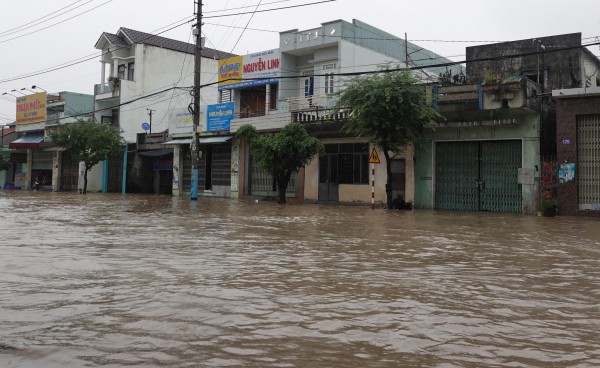 Mưa lớn, hàng chục ngàn ngôi nhà bị ngập