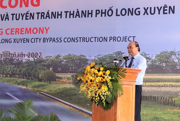 Chủ tịch nước Nguyễn Xuân Phúc dự lễ khởi công tuyến đường tránh TP.Long Xuyên