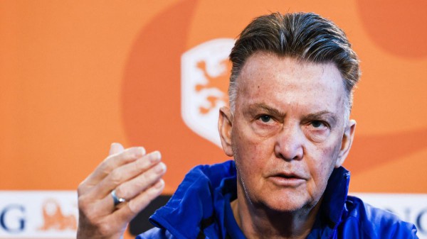 Vì sao HLV Louis van Gaal tuyển Hà Lan bất ngờ tiết lộ bị ung thư?