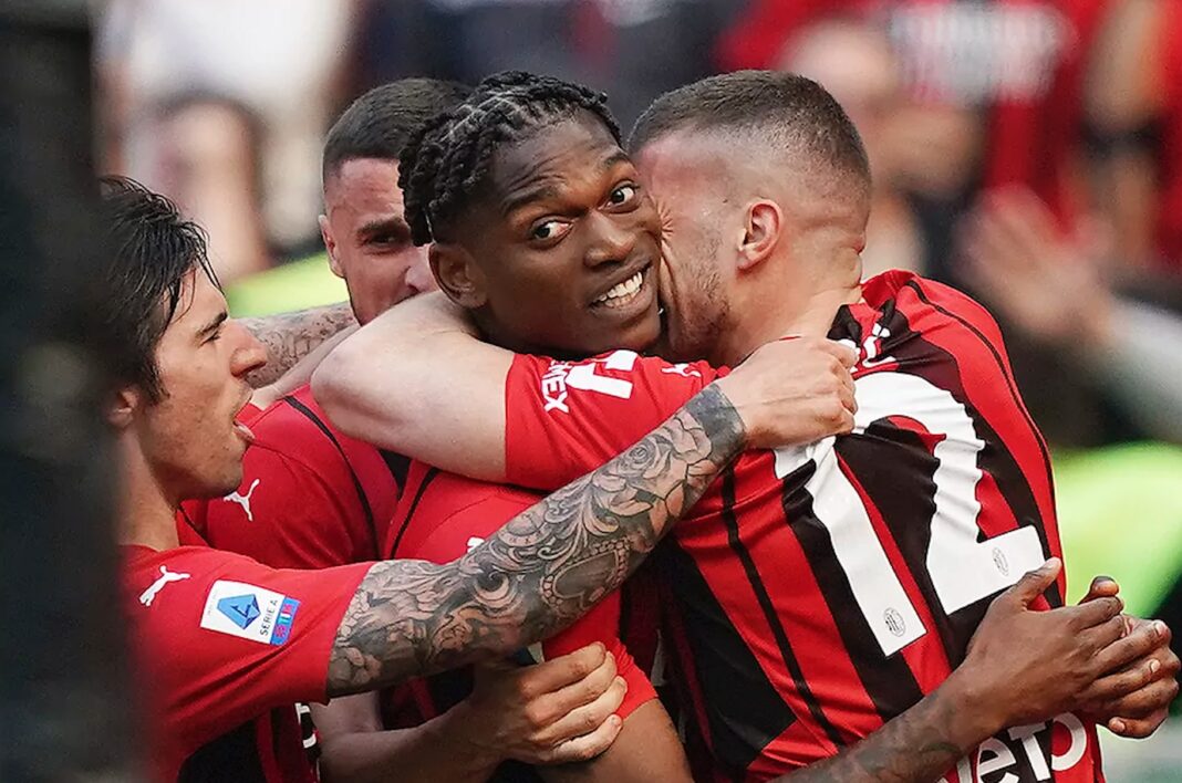 AC Milan giữ chắc ngôi đầu Serie A hướng đến ngôi vô địch