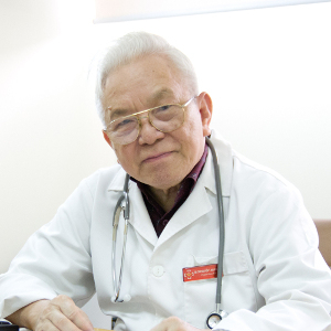 400 nhân viên y tế nghỉ việc: 3 chuyên gia hiến kế giữ người cho bệnh viện công - Ảnh 1. 400 nhân viên y tế nghỉ việc: 3 chuyên gia hiến kế giữ người cho bệnh viện công - Ảnh 1.