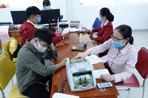 Tin tức giáo dục đặc biệt 22.6: Giải pháp tiết kiệm tiền mua sách giáo khoa