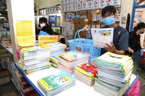 Đề xuất cho học sinh mượn hoặc thuê sách giáo khoa