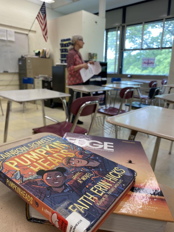 Đề xuất cho học sinh mượn hoặc thuê sách giáo khoa