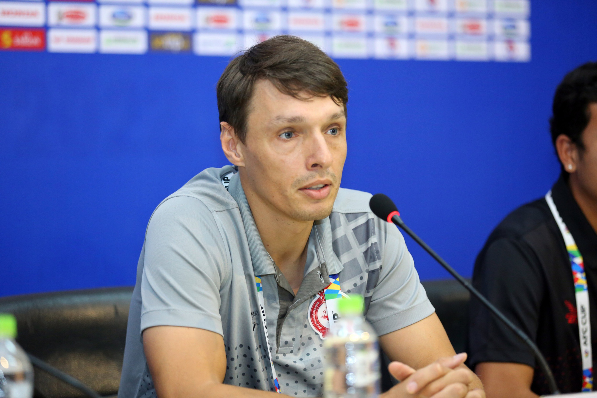 HLV Bae Ji Won: “Viettel trước tiên phải qua vòng bảng”