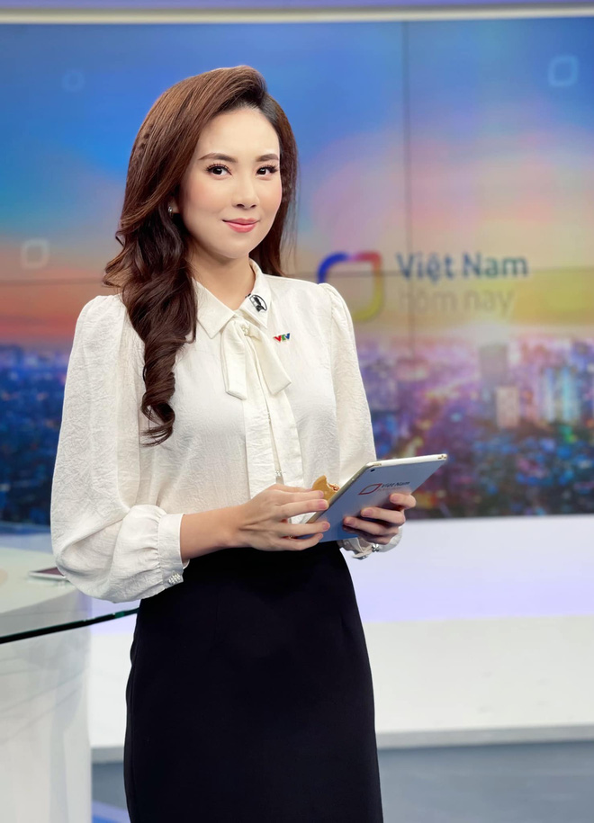 Khi các nữ BTV diện sơmi trắng cực đẹp mà không hề nhàm chán