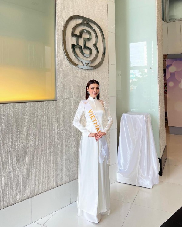 Diện áo dài hay đầm dạ hội, Trân Đài luôn là thí sinh tỏa sáng nhất Miss International Queen 2022