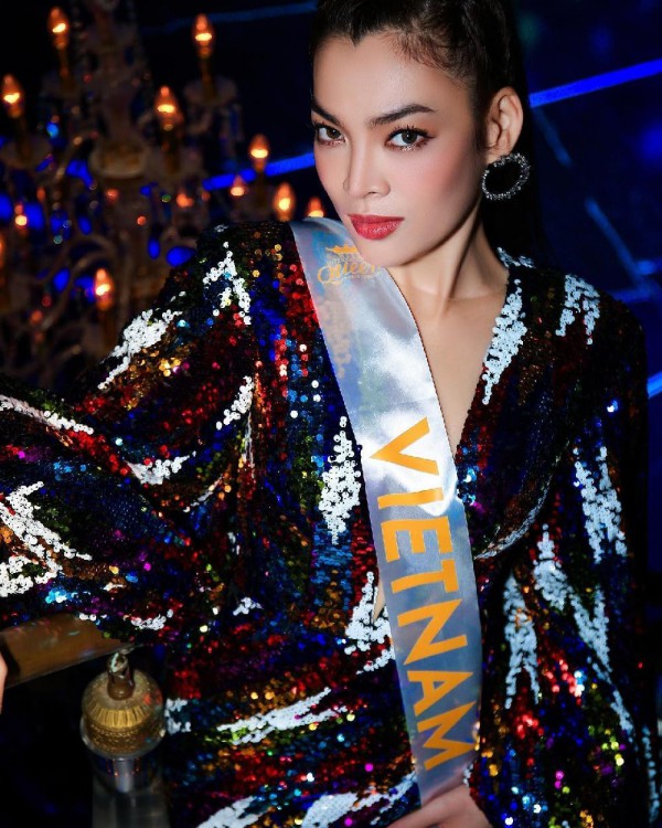 Diện áo dài hay đầm dạ hội, Trân Đài luôn là thí sinh tỏa sáng nhất Miss International Queen 2022