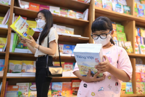 Cần sớm thực hiện việc cho học sinh mượn sách giáo khoa Cần sớm thực hiện việc cho học sinh mượn sách giáo khoa