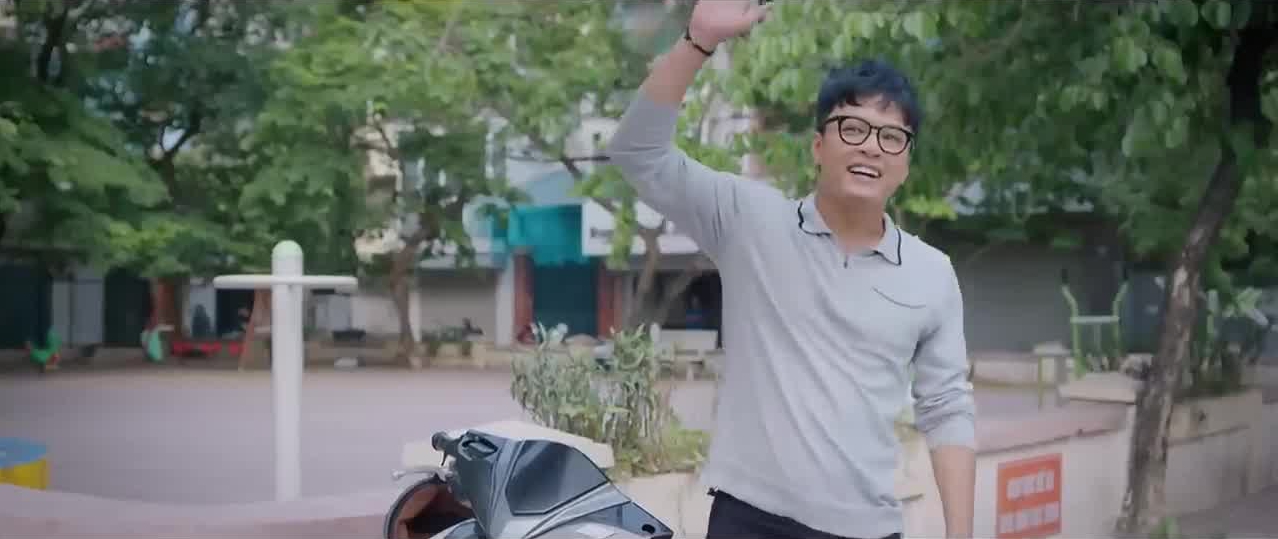 Thương ngày nắng về 2 - Tập 37: Đức ngẩn ngơ nhìn Khánh có người khác ô tô đưa đón Thương ngày nắng về 2 - Tập 37: Đức ngẩn ngơ nhìn Khánh có người khác ô tô đưa đón