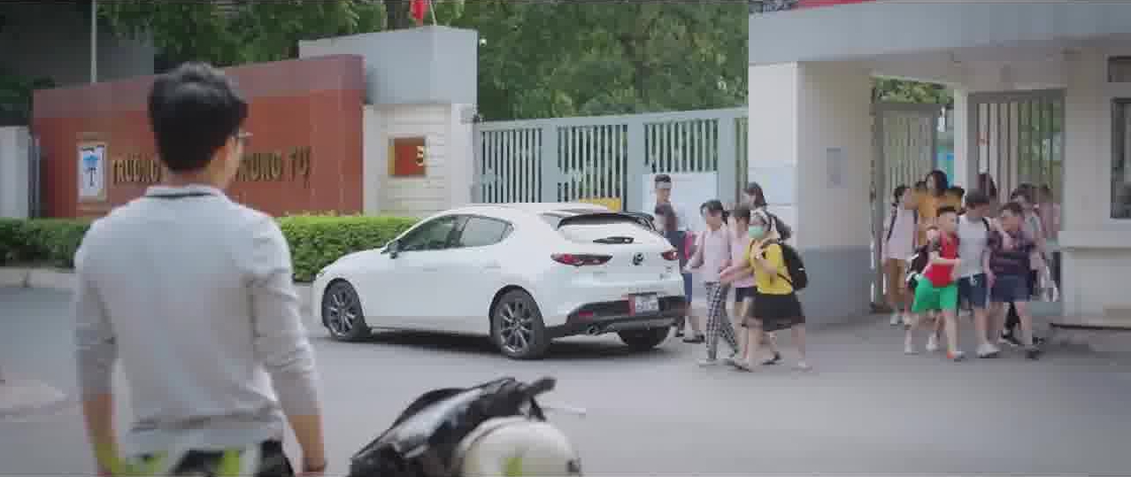 Thương ngày nắng về 2 - Tập 37: Đức ngẩn ngơ nhìn Khánh có người khác ô tô đưa đón Thương ngày nắng về 2 - Tập 37: Đức ngẩn ngơ nhìn Khánh có người khác ô tô đưa đón
