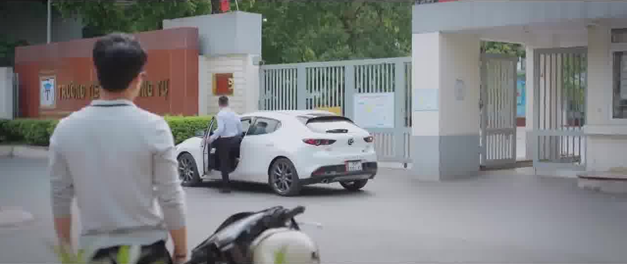 Thương ngày nắng về 2 - Tập 37: Đức ngẩn ngơ nhìn Khánh có người khác ô tô đưa đón Thương ngày nắng về 2 - Tập 37: Đức ngẩn ngơ nhìn Khánh có người khác ô tô đưa đón