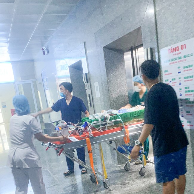 Vượt gần 700km, đặt ECMO cứu bé trai bị sốc phản vệ, phù phổi cấp, suy tuần hoàn