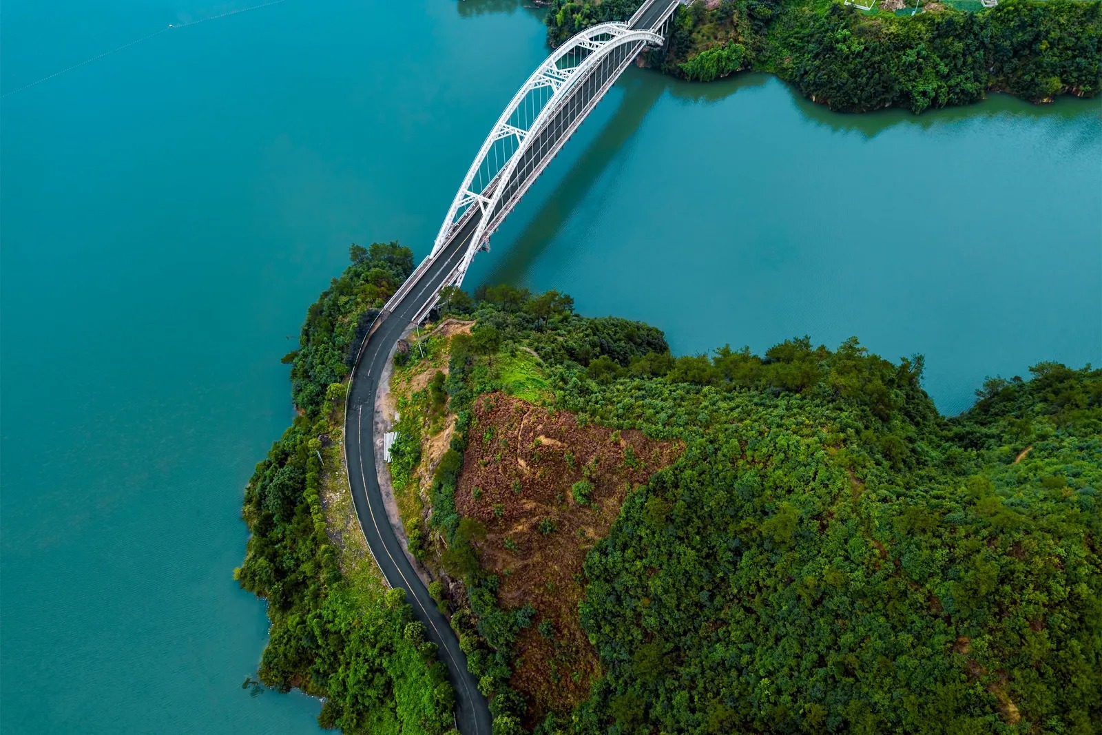 Chiêm ngưỡng những cây cầu đẹp kỳ vĩ nhất thế giới, ngắm thôi cũng thấy đã con mắt rồi - Ảnh 8. Chiêm ngưỡng những cây cầu đẹp kỳ vĩ nhất thế giới, ngắm thôi cũng thấy đã con mắt rồi - Ảnh 8.