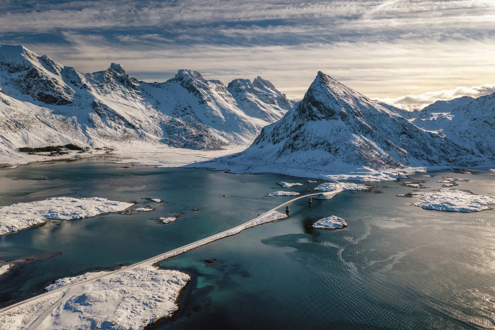 Chiêm ngưỡng những cây cầu đẹp kỳ vĩ nhất thế giới, ngắm thôi cũng thấy đã con mắt rồi - Ảnh 19. Chiêm ngưỡng những cây cầu đẹp kỳ vĩ nhất thế giới, ngắm thôi cũng thấy đã con mắt rồi - Ảnh 19.