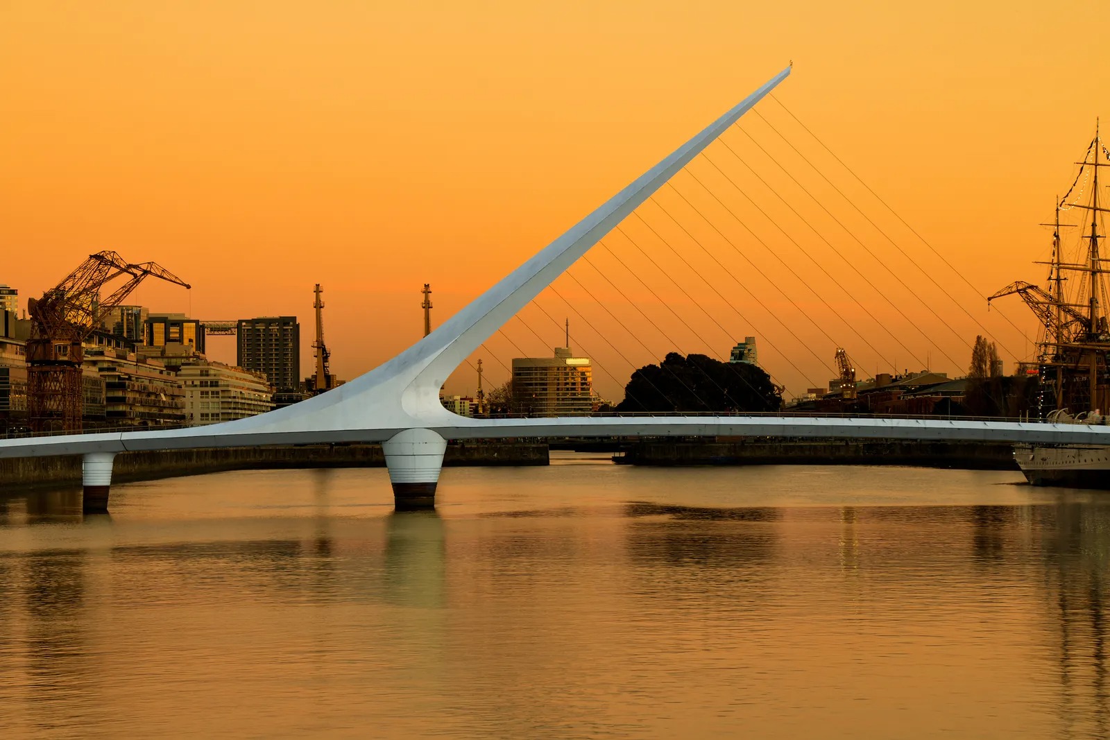 Chiêm ngưỡng những cây cầu đẹp kỳ vĩ nhất thế giới, ngắm thôi cũng thấy đã con mắt rồi - Ảnh 28. Chiêm ngưỡng những cây cầu đẹp kỳ vĩ nhất thế giới, ngắm thôi cũng thấy đã con mắt rồi - Ảnh 28.