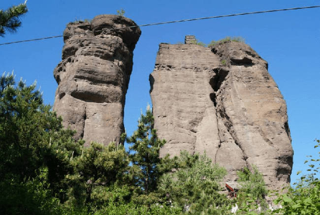 Kỳ lạ bảo tháp trên đỉnh núi "sinh đôi" ở Trung Quốc: Vững chãi sừng sững sau địa chấn, sự tồn tại vẫn là bí ẩn - Ảnh 7.
