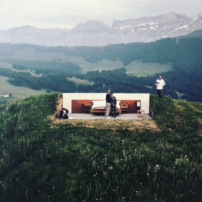 Khách sạn "ngàn sao" cho ngủ ngoài đường, thu 8 triệu đồng/đêm nhưng tại sao vẫn có hàng nghìn người đổ xô đặt phòng? - Ảnh 9. Khách sạn "ngàn sao" cho ngủ ngoài đường, thu 8 triệu đồng/đêm nhưng tại sao vẫn có hàng nghìn người đổ xô đặt phòng? - Ảnh 9.