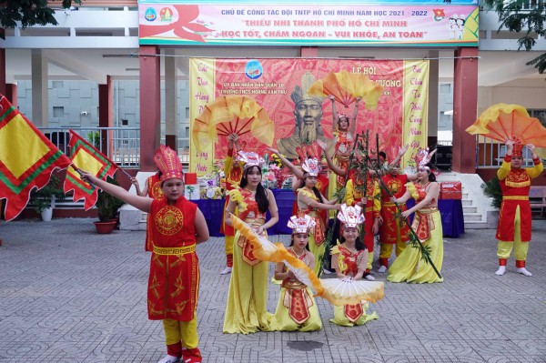 Lịch sử cấp THPT bắt buộc và lựa chọn: Đề xuất hai hướng thiết kế chương trình Lịch sử cấp THPT bắt buộc và lựa chọn: Đề xuất hai hướng thiết kế chương trình