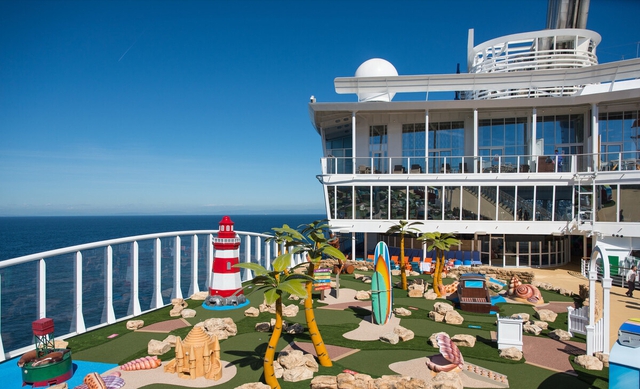 Chiêm ngưỡng du thuyền hạng sang “khổng lồ” nhất thế giới: Dài 362 mét và có 18 tầng, sức chứa tới 8.600 người, phải bỏ ra hơn 29.000 USD để sống một tuần trên tàu - Ảnh 4. Chiêm ngưỡng du thuyền hạng sang “khổng lồ” nhất thế giới: Dài 362 mét và có 18 tầng, sức chứa tới 8.600 người, phải bỏ ra hơn 29.000 USD để sống một tuần trên tàu - Ảnh 4.