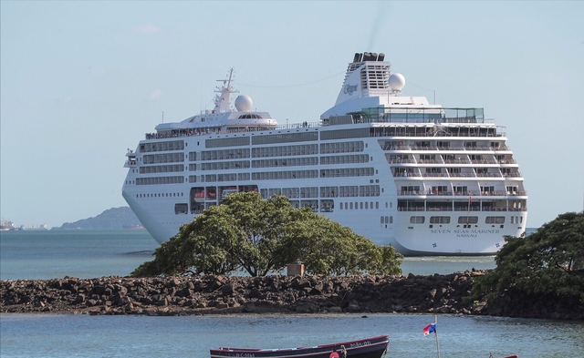 Chiêm ngưỡng du thuyền hạng sang “khổng lồ” nhất thế giới: Dài 362 mét và có 18 tầng, sức chứa tới 8.600 người, phải bỏ ra hơn 29.000 USD để sống một tuần trên tàu - Ảnh 8. Chiêm ngưỡng du thuyền hạng sang “khổng lồ” nhất thế giới: Dài 362 mét và có 18 tầng, sức chứa tới 8.600 người, phải bỏ ra hơn 29.000 USD để sống một tuần trên tàu - Ảnh 8.