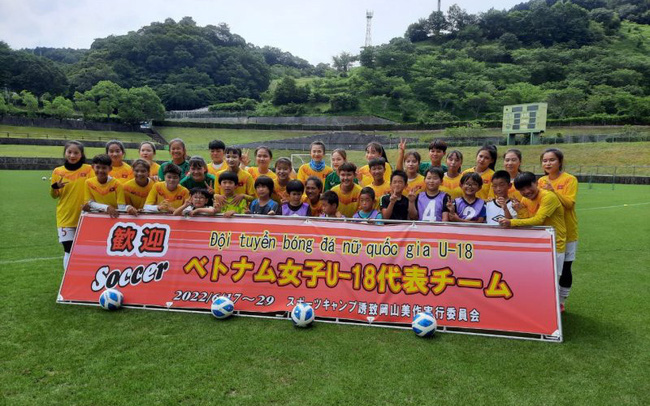 ĐT U18 nữ quốc gia giao hữu với đội Yunogo Belle