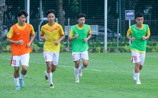 ĐT U19 Việt Nam tập buổi đầu tiên tại Jakarta