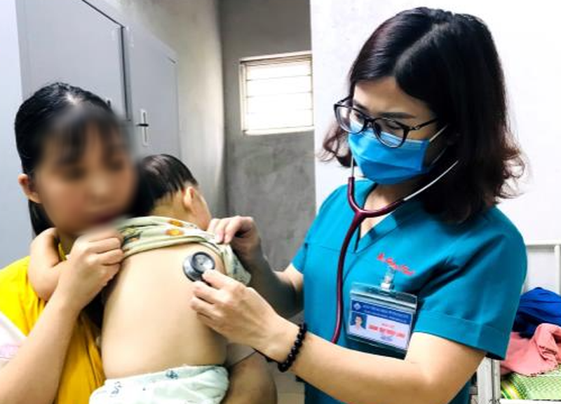 Gia tăng trẻ nhập viện do thời tiết nắng nóng