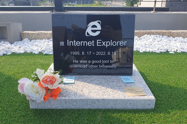 Internet Explorer bị dựng bia mộ tại Hàn Quốc Internet Explorer bị dựng bia mộ tại Hàn Quốc