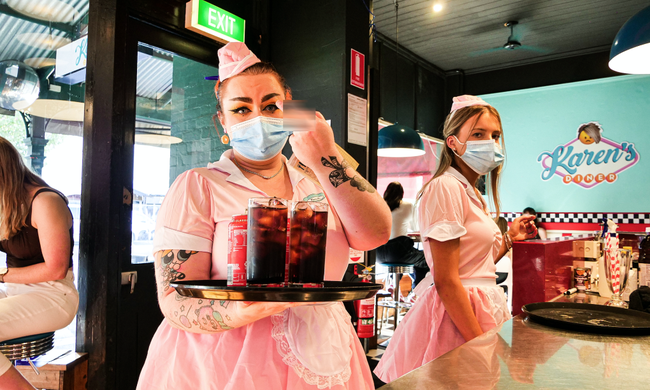 Lạ lùng nhà hàng mắng thực khách xơi xơi lại đắt hàng như tôm tươi, bí quyết phía sau là gì? - Ảnh 1. Lạ lùng nhà hàng mắng thực khách xơi xơi lại đắt hàng như tôm tươi, bí quyết phía sau là gì? - Ảnh 1.