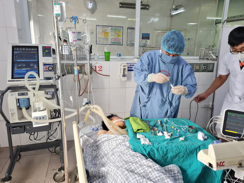 Ngộ độc methanol nguy kịch sau khi uống cồn sát khuẩn Ngộ độc methanol nguy kịch sau khi uống cồn sát khuẩn