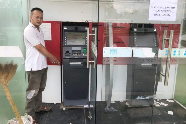 Phá trụ ATM trộm hơn 460 triệu đồng