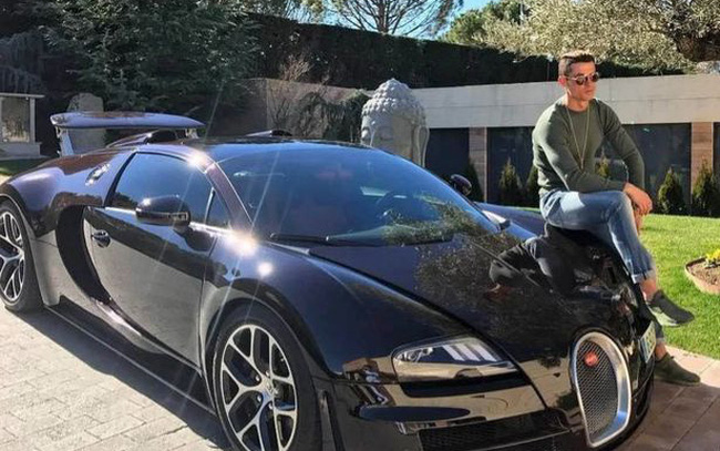Siêu xe tiền tỷ của Ronaldo gây tai nạn ở Tây Ban Nha