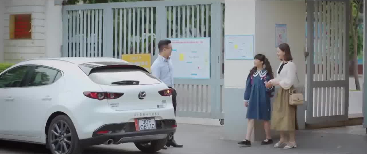 Thương ngày nắng về 2 - Tập 37: Đức ngẩn ngơ nhìn Khánh có người khác ô tô đưa đón Thương ngày nắng về 2 - Tập 37: Đức ngẩn ngơ nhìn Khánh có người khác ô tô đưa đón