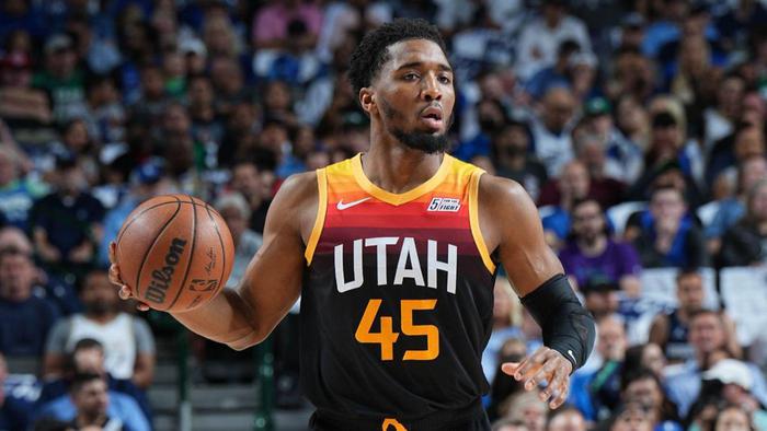 Những điều cần biết về "Hợp đồng 2 chiều" của Johnny Juzang với Utah Jazz - Ảnh 3. Những điều cần biết về "Hợp đồng 2 chiều" của Johnny Juzang với Utah Jazz - Ảnh 3.