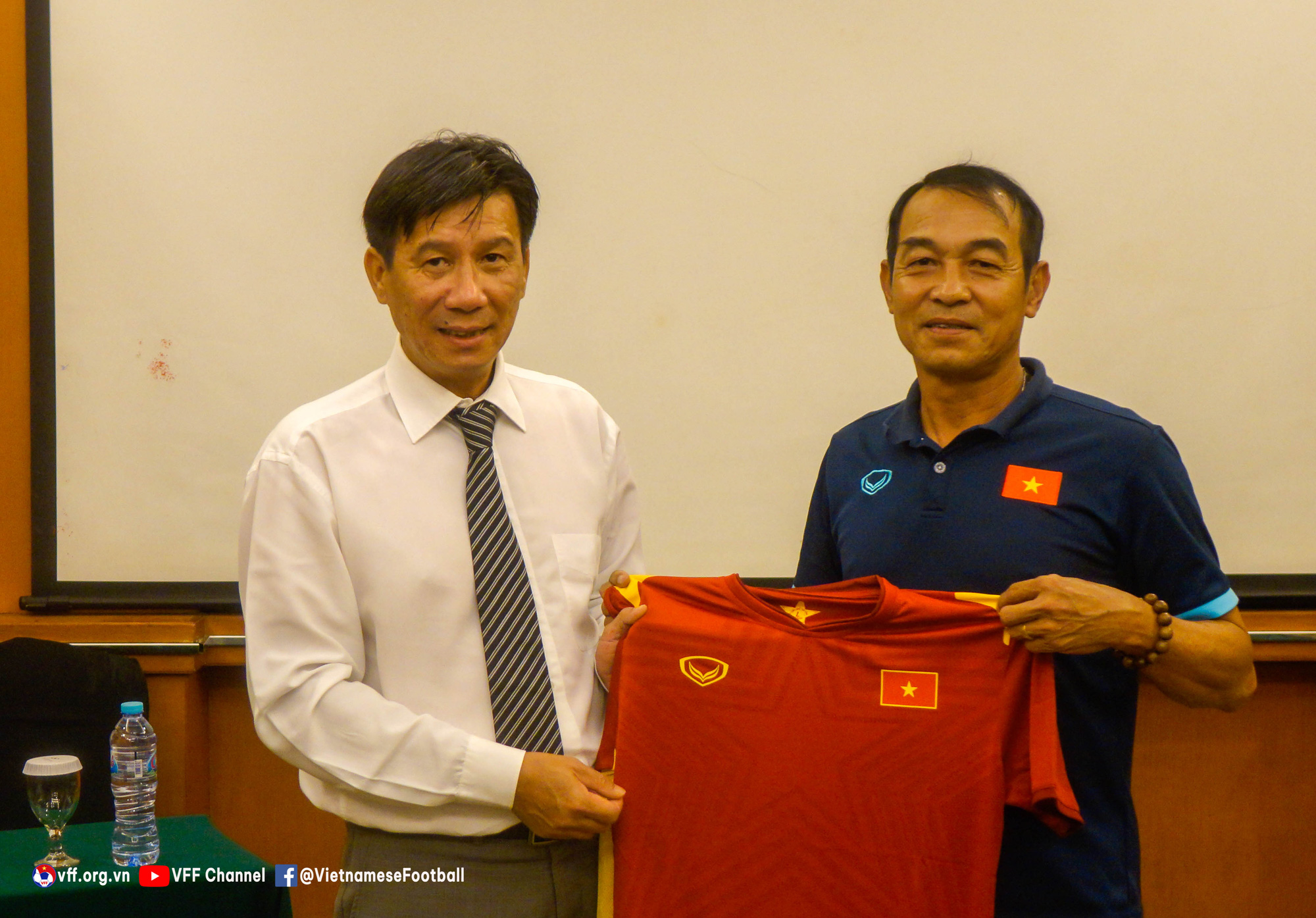 Đại sứ Việt Nam tại Indonesia gặp mặt, động viên Đội tuyển U19 Việt Nam