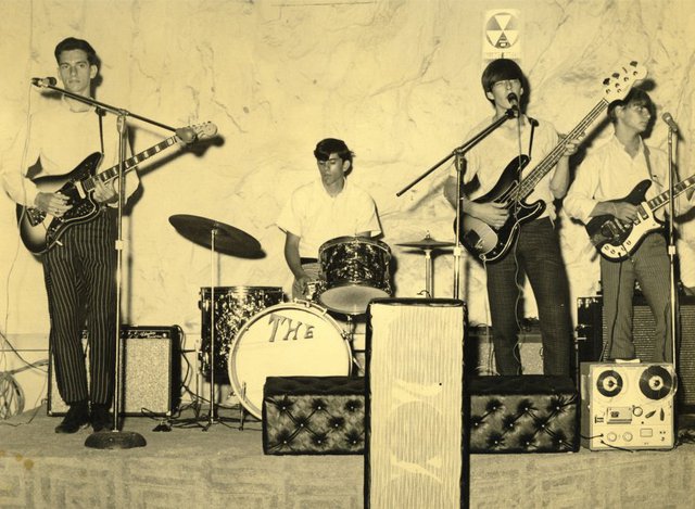 Chiêm ngưỡng cận cảnh ngôi nhà đá từng là điểm dừng chân cho giới thượng lưu: Có nơi tổ chức hòa nhạc, suối nước nóng và cả sân trượt băng - Ảnh 2.