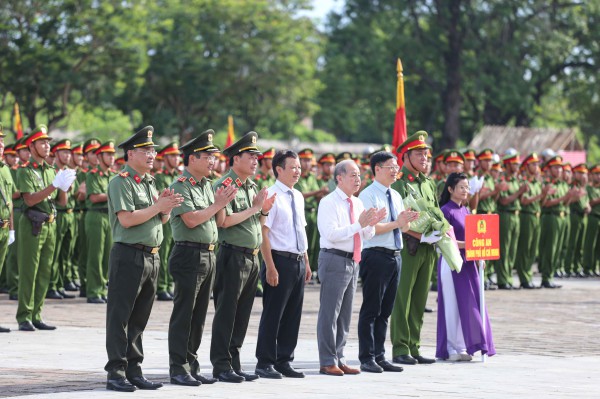 Đẹp mắt khoảnh khắc CAND trổ tài thi điều lệnh, bắn súng, võ thuật