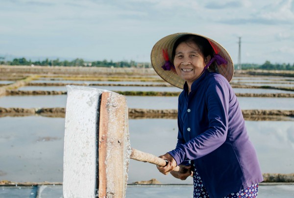 Làng muối bên sông